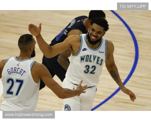 森林狼力拼独行侠 双方核心对决激烈碰撞球场激情四溢